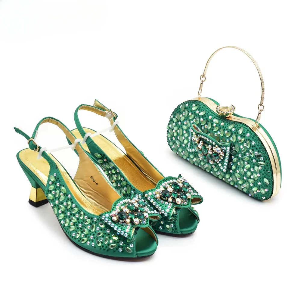 

Модный комплект из итальянской обуви и сумки зеленого цвета для женской свадебной обуви с подходящей сумкой, украшенной искусственными элементами