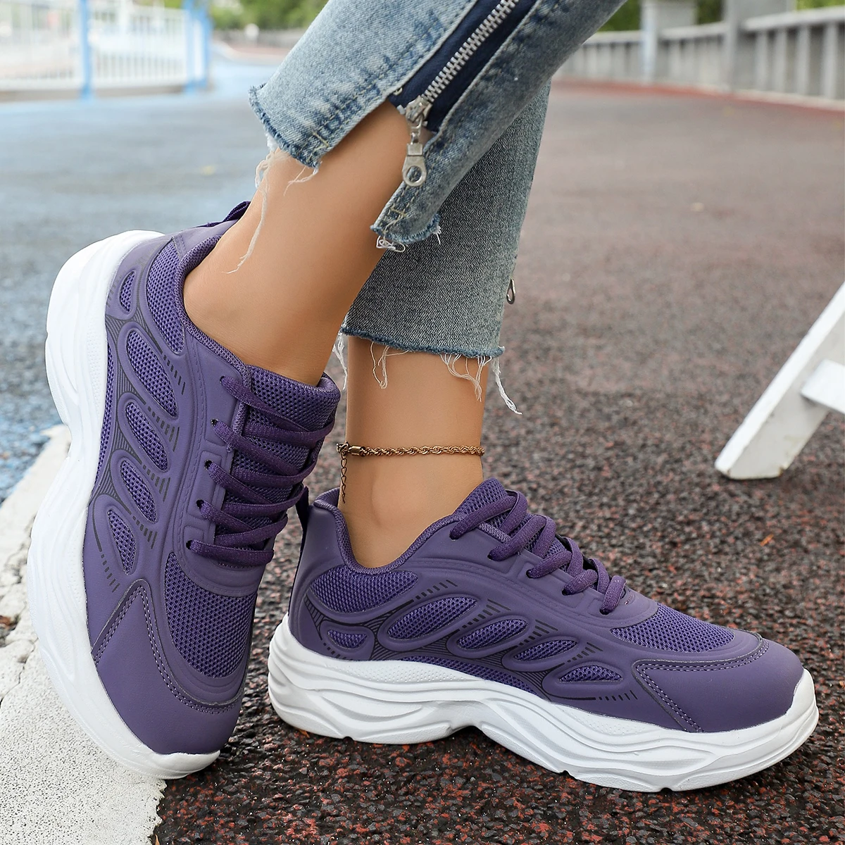 レディースファッションチャンキーダッドシューズ、ホワイトシル - Knit Fabric Lace Up Sneakers のレビューと価格
