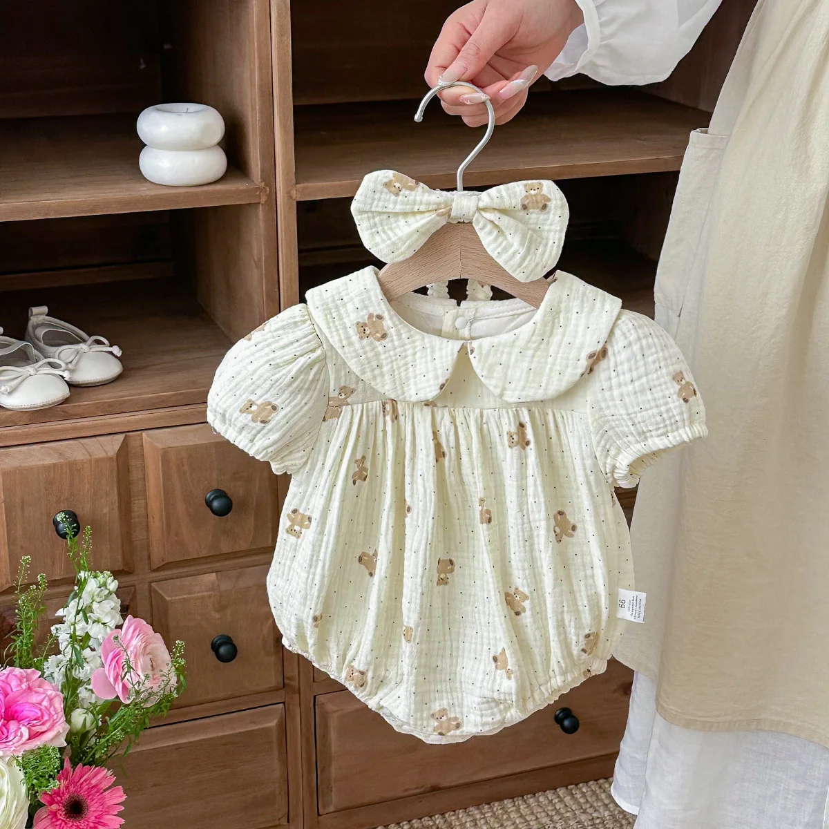 2026-summer-baby-bodysuit-cotton-gauze-bear-print-peter-pan-collar-short-sleeve-newborn-romper-outfit-with-bow-headband