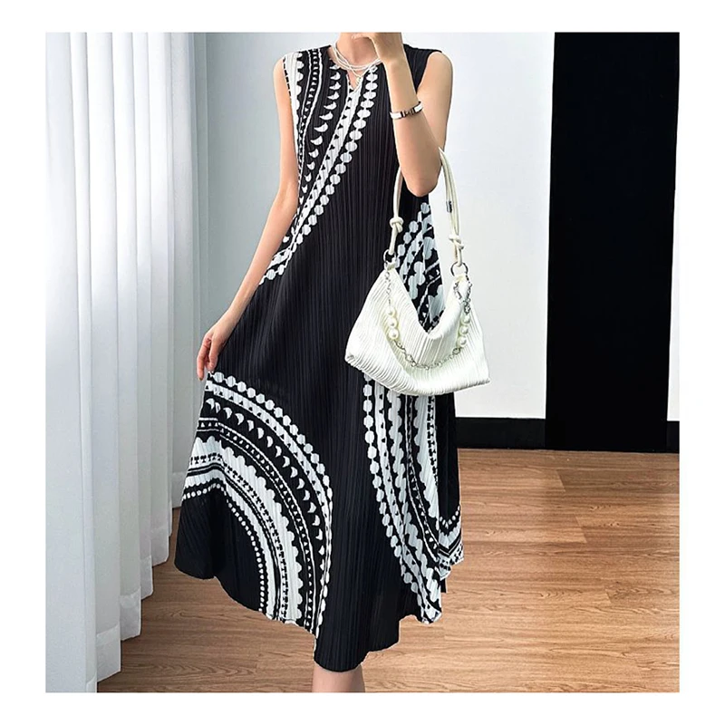 2024 summer new V-neck sleeveless high-end printed fashion slimming pleated women's high waist  maxi dresses for women