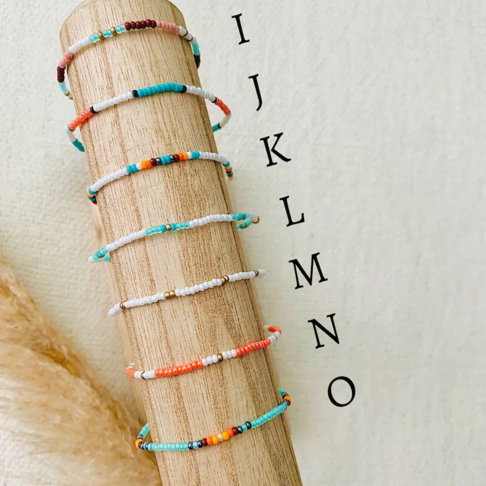 مجموعة أساور خرز البذور الملونة المصنوعة يدويًا مكونة من 15 قطعة للنساء والفتيات، مجوهرات الصداقة المرنة المزخرفة بالخرز إكسسوارات الصيف والشاطئ