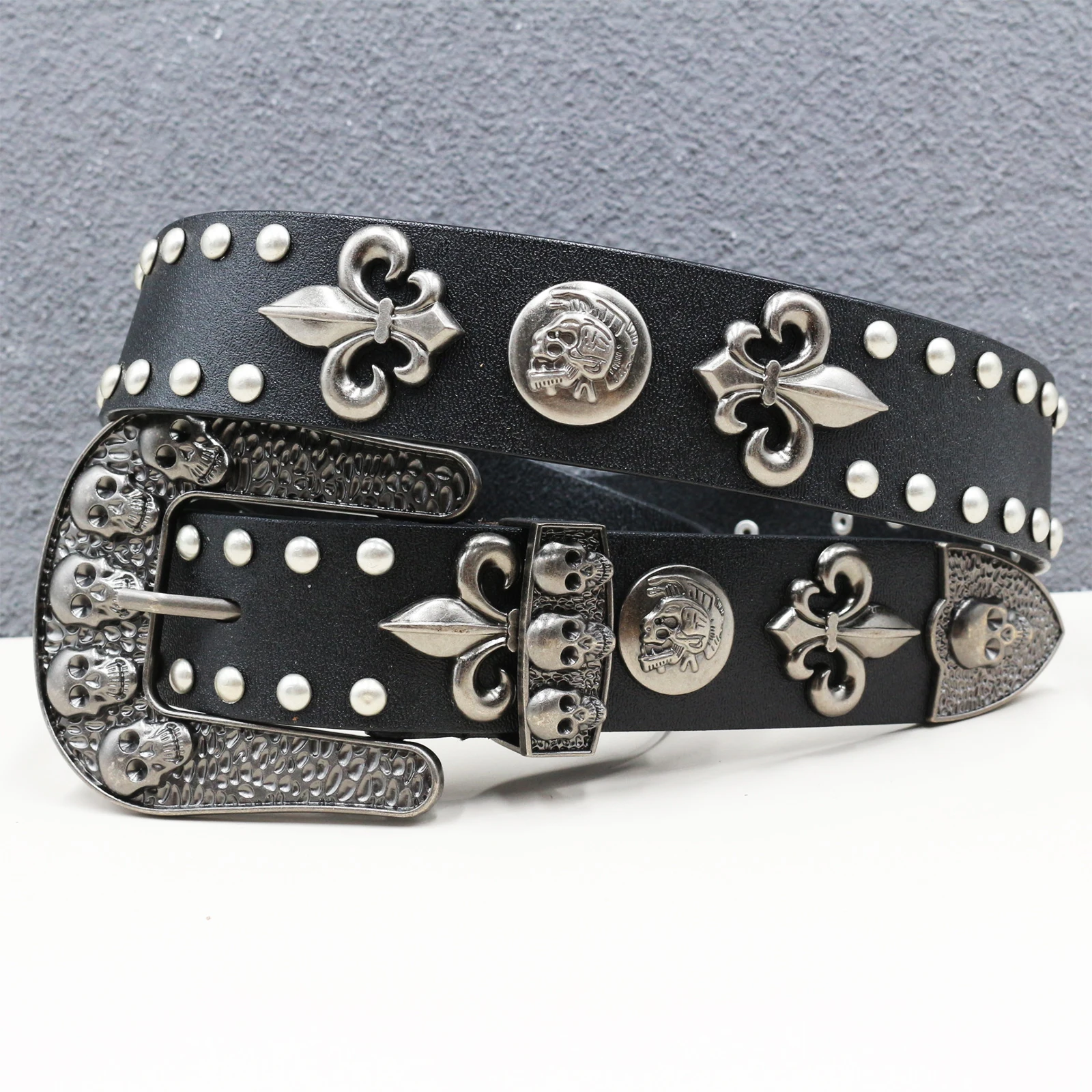 

Black Skull Buckle 3-Piece Set Rivet Belt Genuine Leather Punk Unisex Personalized Men and Women skull Rivet Buckle Jeans Belt