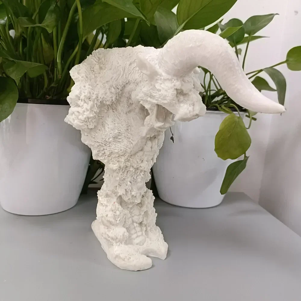 

Sword of the Berserk Nosferatu Fushi No Zoddo Figure Statue Model Ornament Bust Dragon Mountain Resin Craft Home Decor