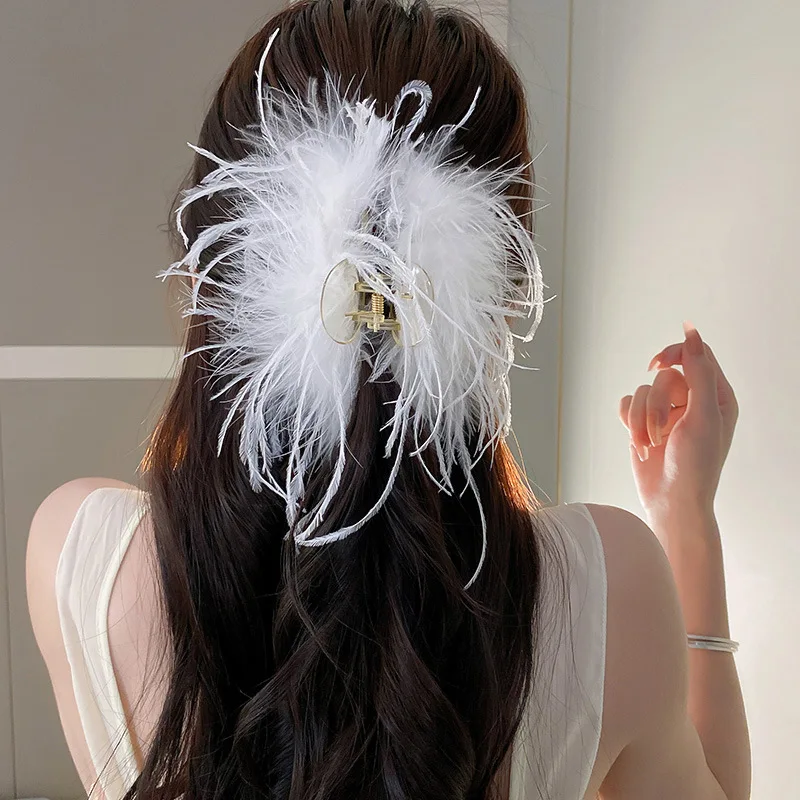 

Large Black White Ostrich Feather Hair Clips For Women Winter Clamps Claw Clip Pins Jewelry Korean Fashion Hair Accessories