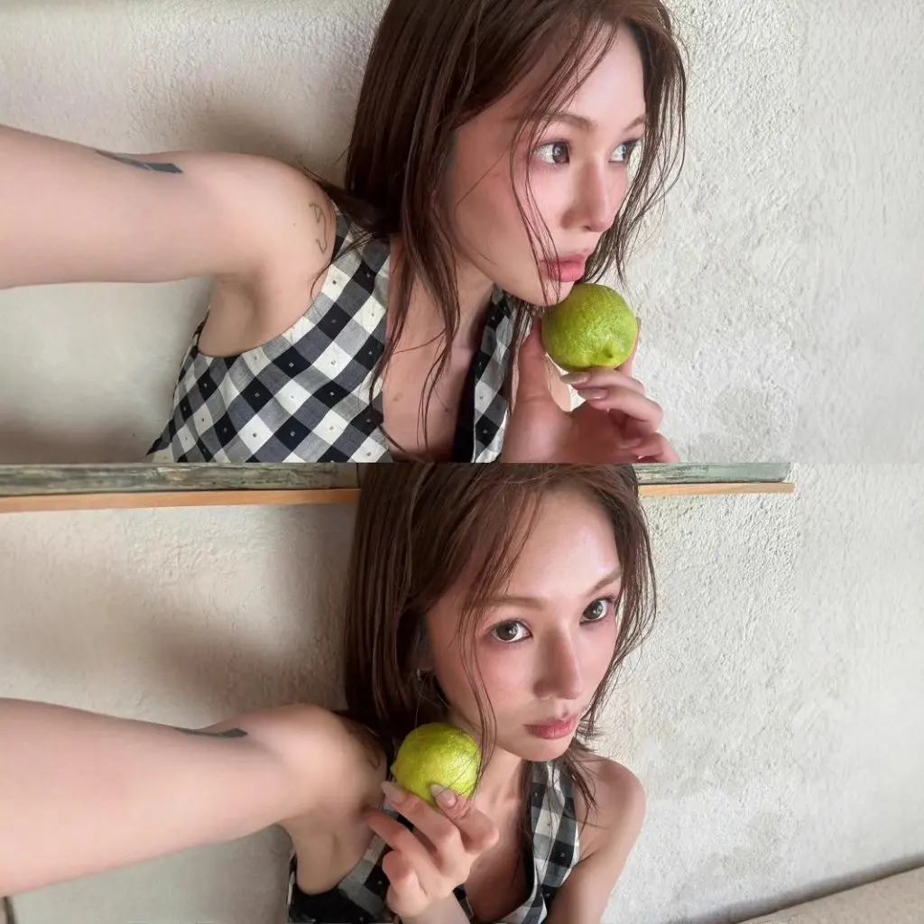 

Women's Sleeveless Vest Acetate Original Fabric Plaid Three-Dimensional Embroidery V-Neck Pleated Waist Irregular Hem