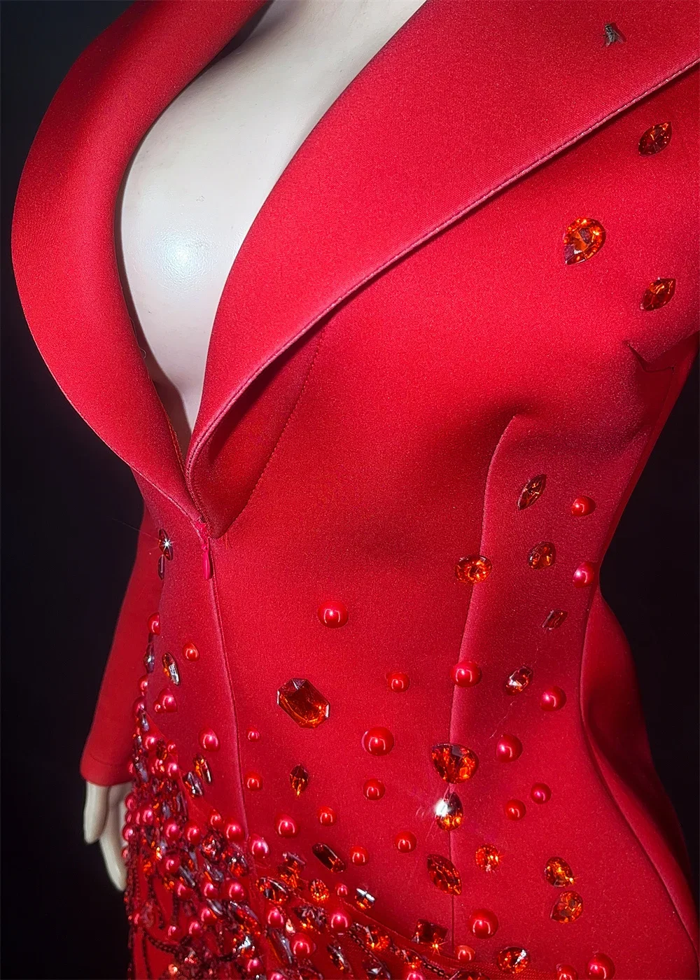 سباركلي كريستال سلاسل اللؤلؤ فستان قصير فاخر الأحمر موضة معاطف عيد ميلاد مساء حفلة ملهى ليلي الزي المغني الزفاف زي