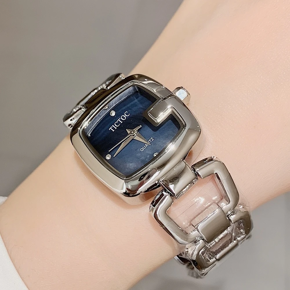 นาฬิกาข้อมือสตรี ตัวเรือนเหล็ก กันน้ำ ระบบควอตซ์ ดีไซน์แฟชั่น สายแบบเข็มกลัด หน้าปัดทรงเหลี่ยมสไตล์เรโทร นาฬิกาสำหรับผู้หญิง