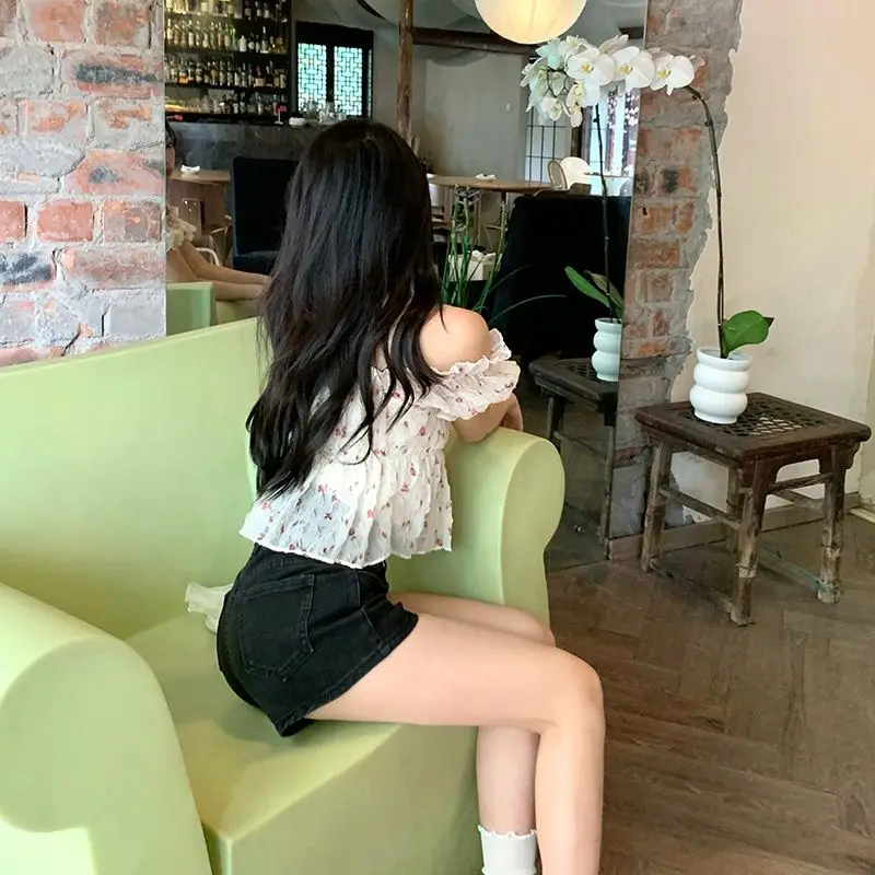 Camicia floreale in chiffon a maniche corte monospalla per donna Nuovo design di stile Dolce nicchia Top puro e sensuale