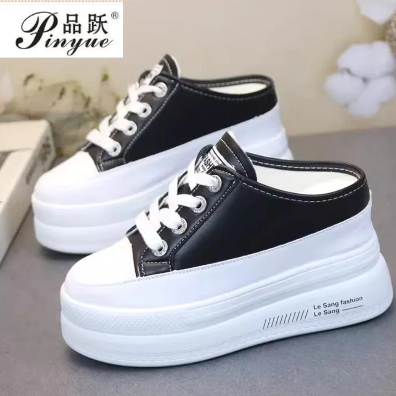 

Летние новые белые туфли без каблука, женские полузакрытые туфли в корейском стиле, с перфорацией, на толстой подошве, удобные женские сандалии 34-40 размеров.