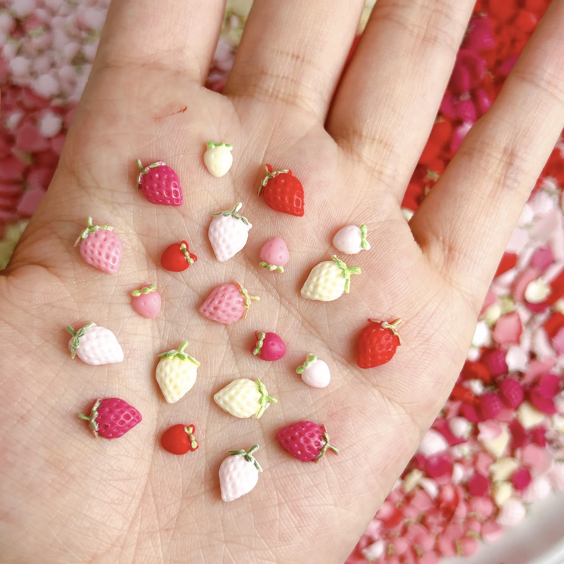 30PCS Simulated Cute Strawberry Nail Art Charms Creative Colorful Strawberry Resin Nail Decorations for DIY Hairpin Nails Crafts