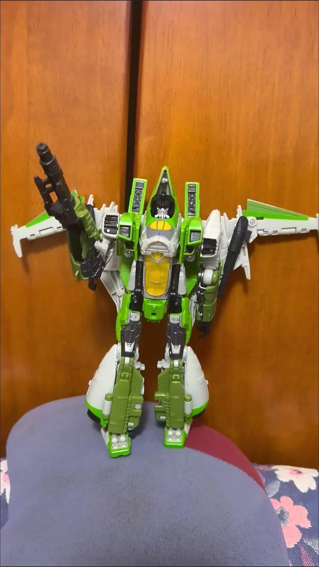 Takara Tomy Hasbro Transformers Studio Series SS76 Thrust Bumblebee, Figuras de Acción de Robots Clásicos de la Película Transformers, Juguetes Coleccionables