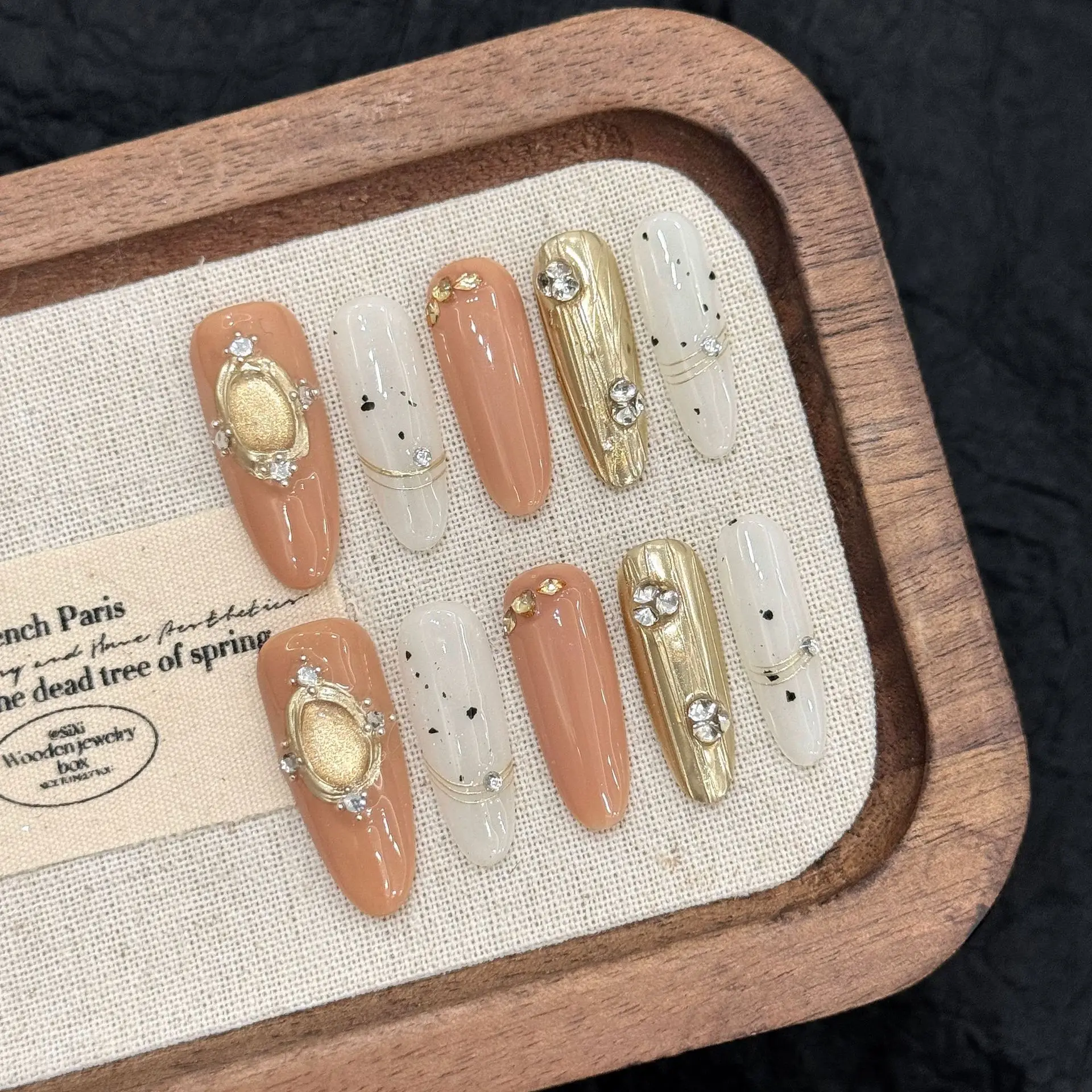 10 stücke Einfache Lange Mandel Drücken Auf Nägel Volle Abdeckung Orange Gold Farbe Metall Stil Handgemachte Falsche Nägel Abnehmbare gefälschte Nagel
