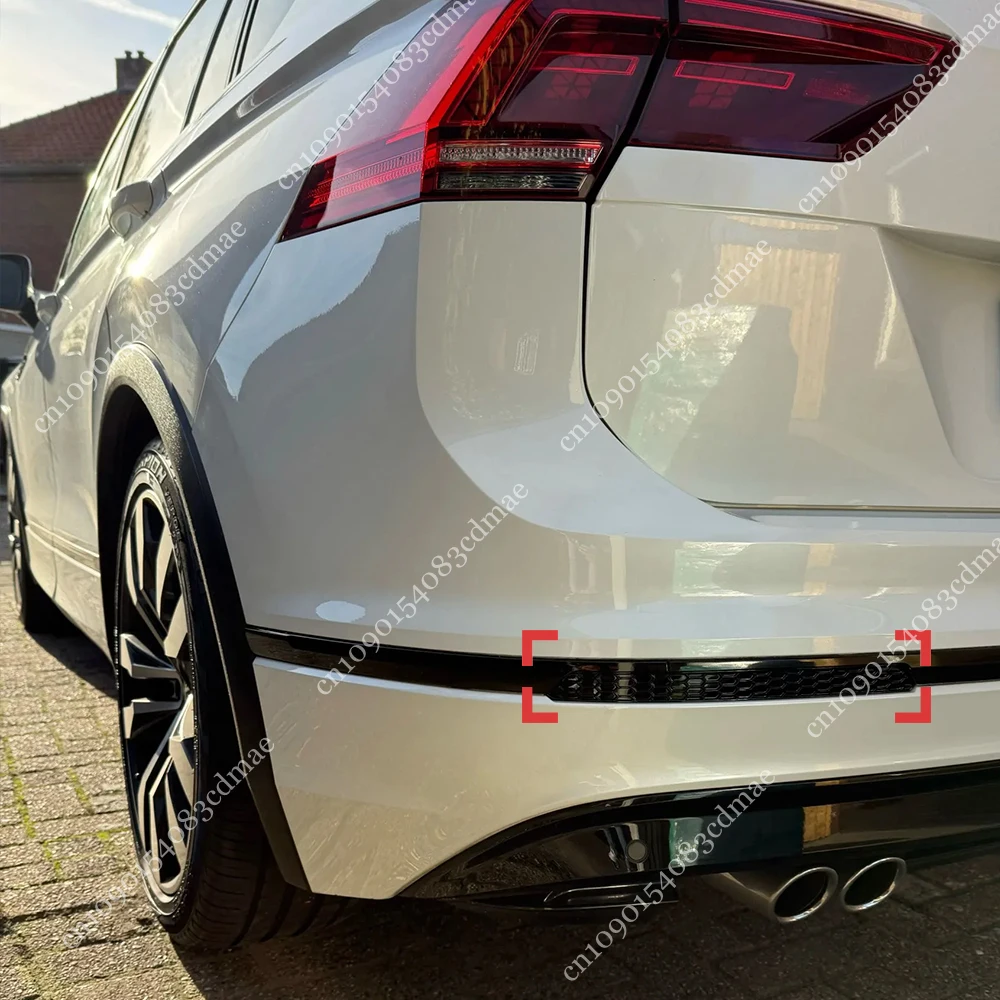 1Pair Gloss Black Rear Bumper Honeycomb Reflector Styling Cover Sticker Trim For Volkswagen Tiguan MK2 R-Line TSI TDI 2017-2021