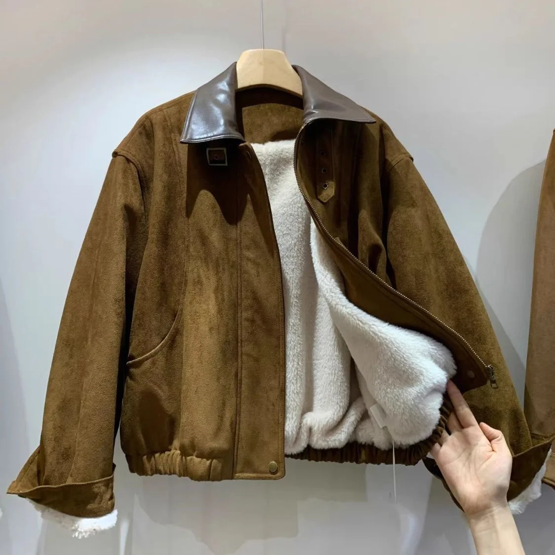 새로운 가을 겨울 여성용 인조 스웨이드 재킷 퍼 칼라 플리스 안감 따뜻한 코트 캐주얼 두꺼운 재킷 탑