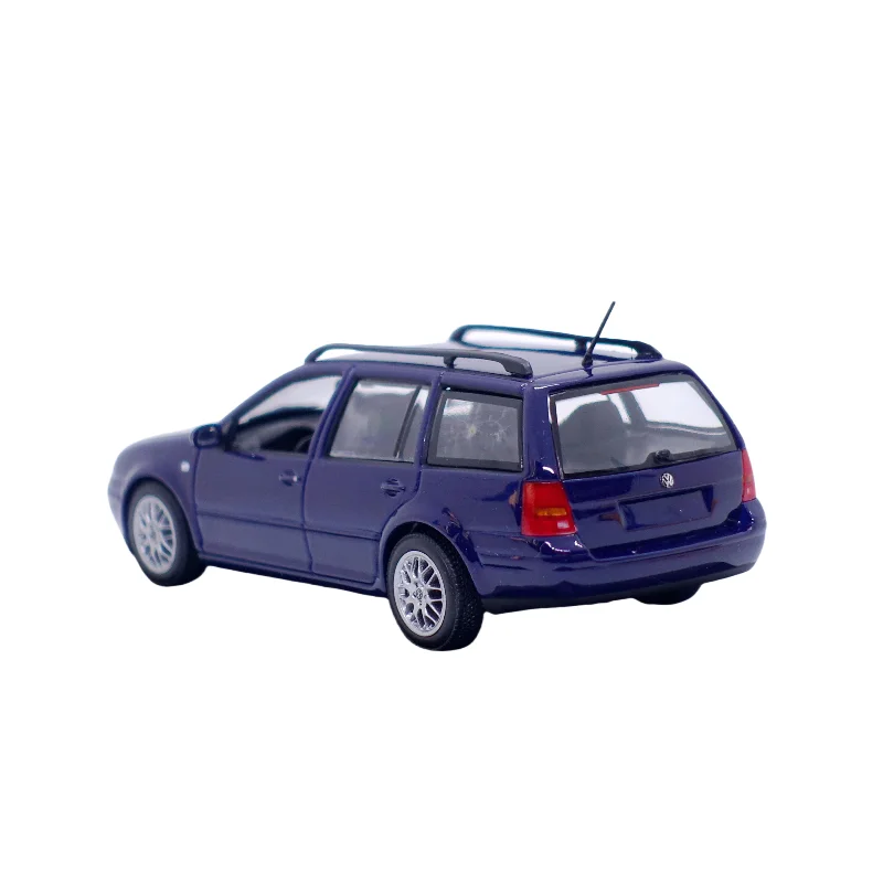 1/43 VW Golf MK4 fourth generation crock alloy car model, children\'s collection of decorative toys, holiday gifts for children.