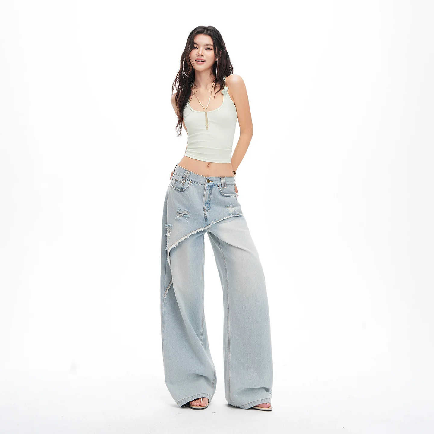 In The Summer of 26, The New Design Feels Loose and Wide-legged Fake Two-piece Ripped Jeans for Women