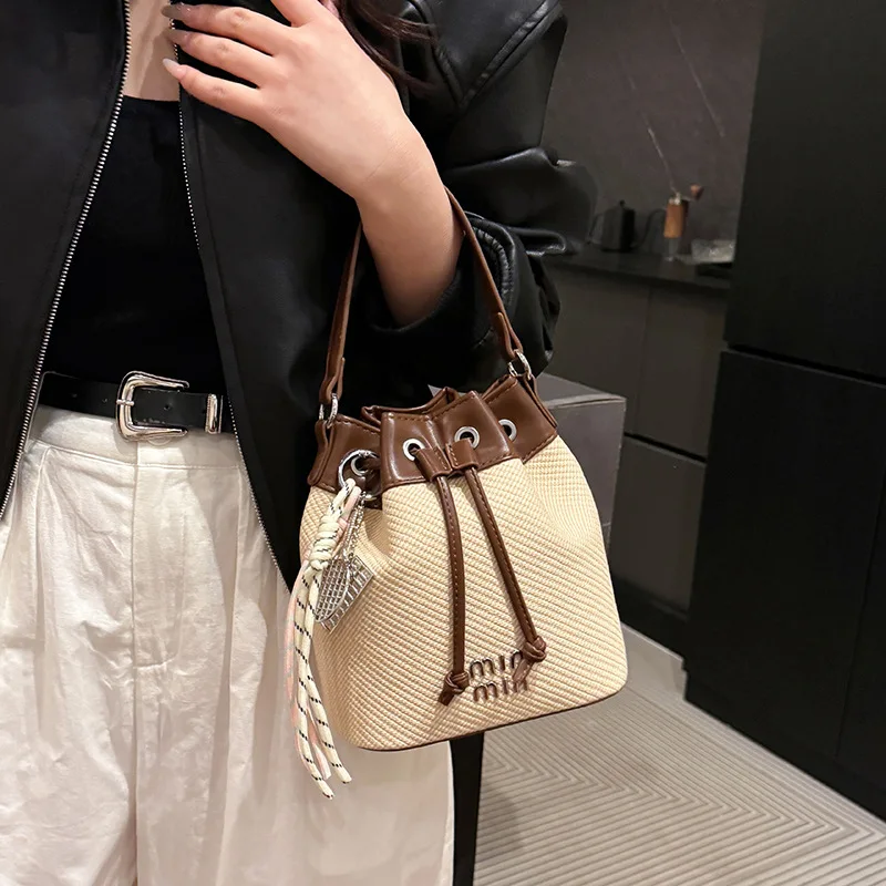 

Niche Minimalist Drawstring Bucket Bag, Women's Chic Top Handle Shoulder Purse, Day to Night Crossbody, Casual Sling Bag