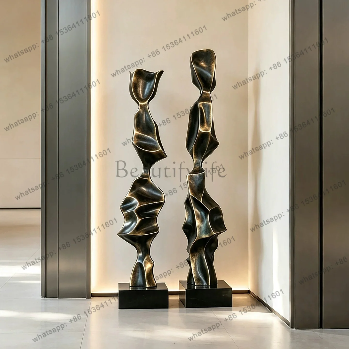 YJ Retro Luxury Tall Vertical Fiberglass Floor Statue Hotel Corridor Lobby Living Room Large Floor Art Installation