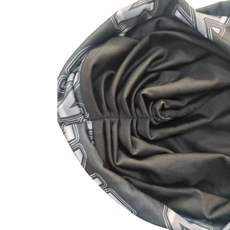 2PCS diamond Shaped Geometric Pattern Headscarf is Versatile Fashionable For Autumn And Winter It Is A Comfortable And Stylish