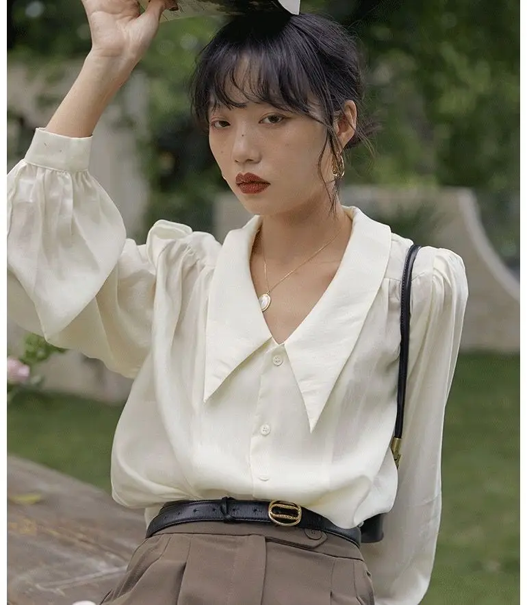 French Retro Bubble Sleeve Shirt for Women in Early Autumn New Design Niche Temperament Chic Top