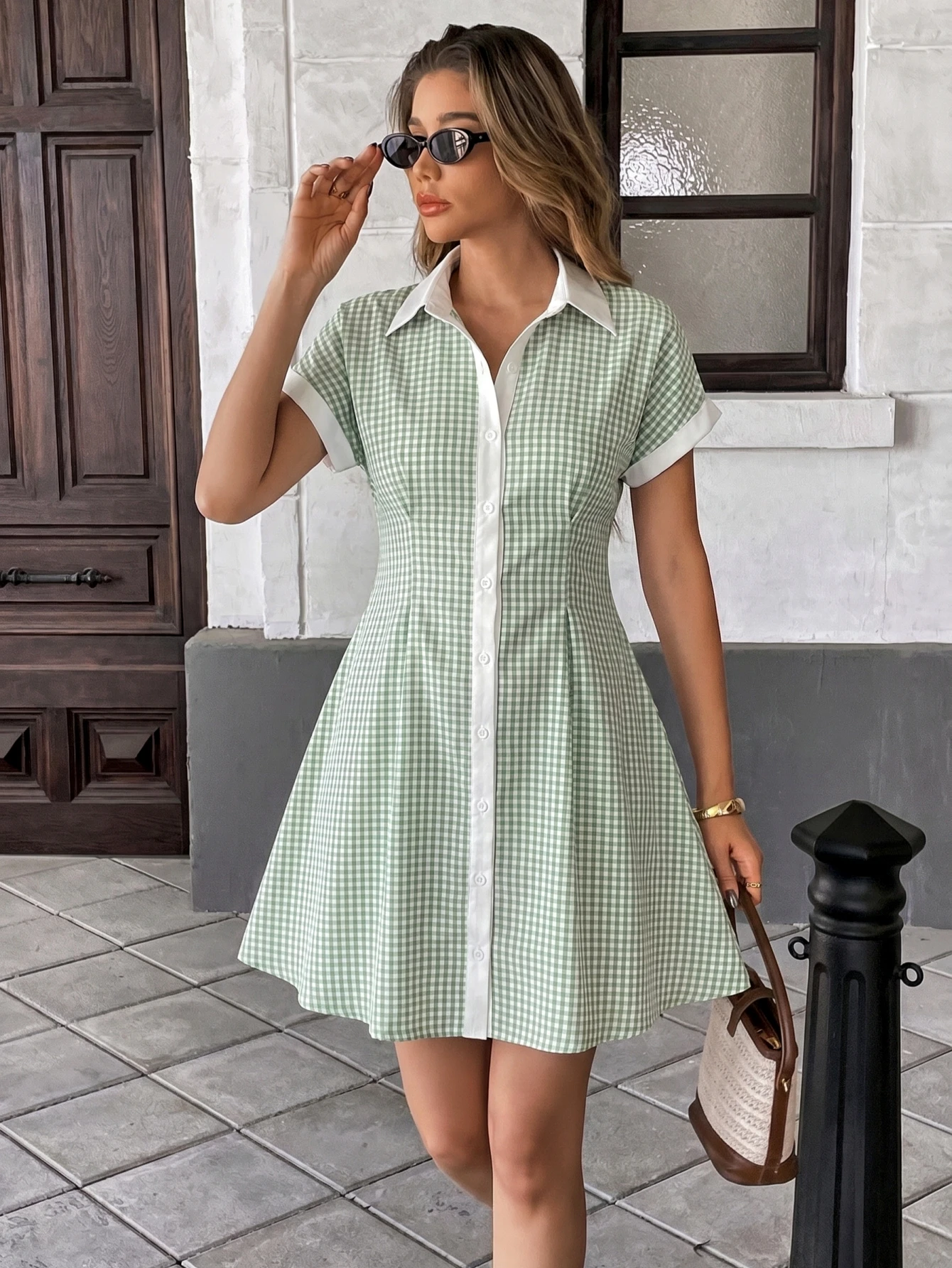 Grünes Gingham-Hemdkleid für Damen, Mini-Kleid mit Reverskragen, kurzen Ärmeln, Knopfleiste vorne, schmaler Taille, A-Linie, lässiges Bürokleid – Detail 1