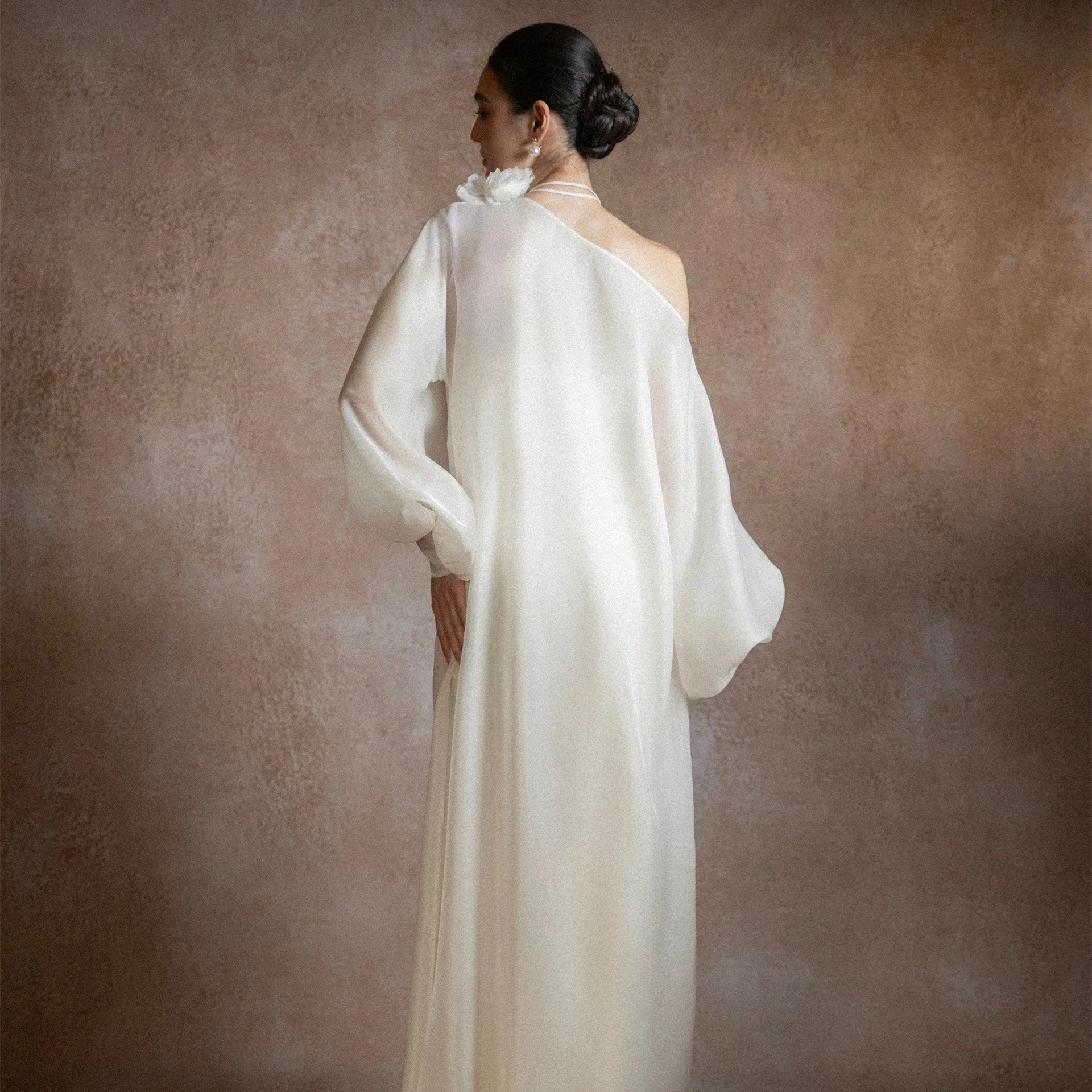 Off Shoulder Georgette Wedding Dress For Women Loose Puff Long Sleeve Bridal Gown With Flower Sash Minimalist A Line Bride Dress