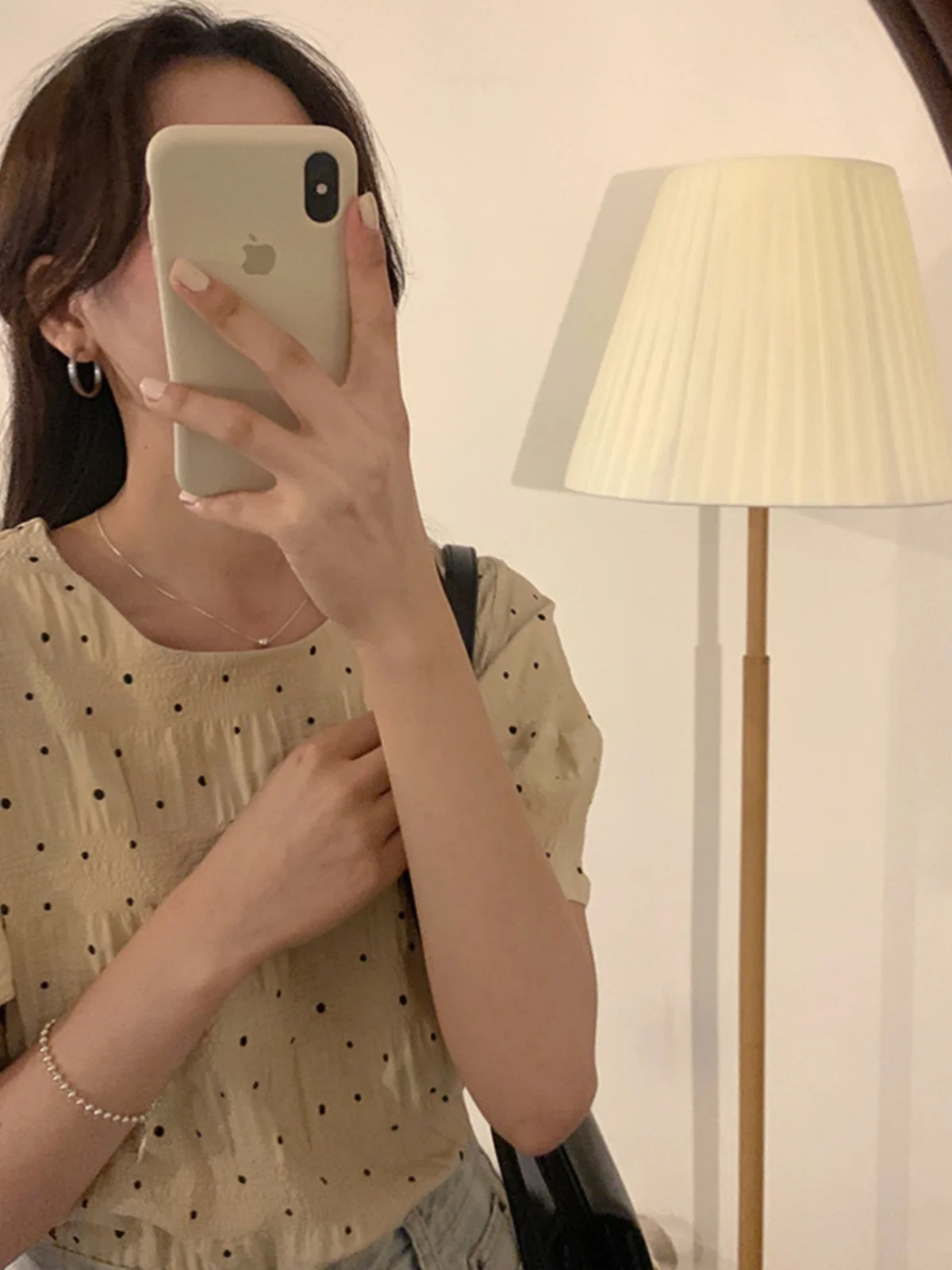 Koreański styl Sle Chic Retro w grochy, luźny, okrągły dekolt, krótki rękaw, bluzka damska na lato, luźny krój, marszczony design.