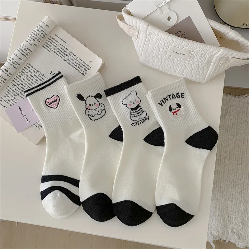

5 Pairs Cartoon Mid-Calf Socks for Spring/Summer Japanese-Style Student Cartoon Embroidery Sports Socks & Black/White Socks Gift