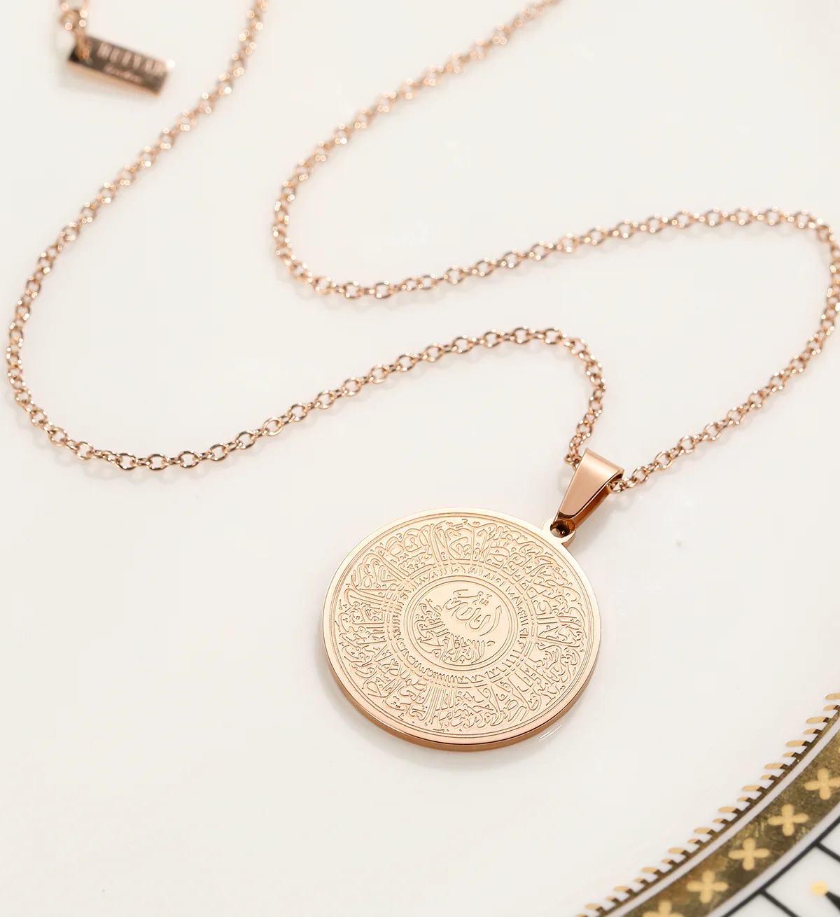 

Круглое ожерелье с исламской каллиграфией на заказ, персонализированные ювелирные изделия, кулон с арабским шрифтом, уникальные религиозные тематические ожерелья