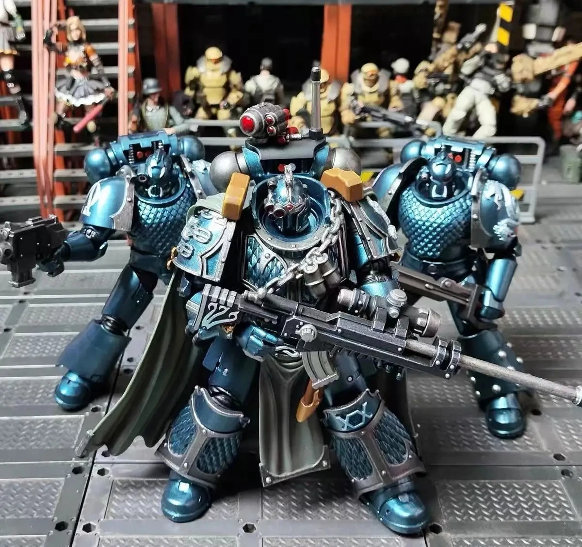 

【Оригинал】JOYTOY Warhammer 40K Alpha Legion Exodus «Один, кто много» с с снайперской винтовкой, игрушкой Power и Headhunter Prime