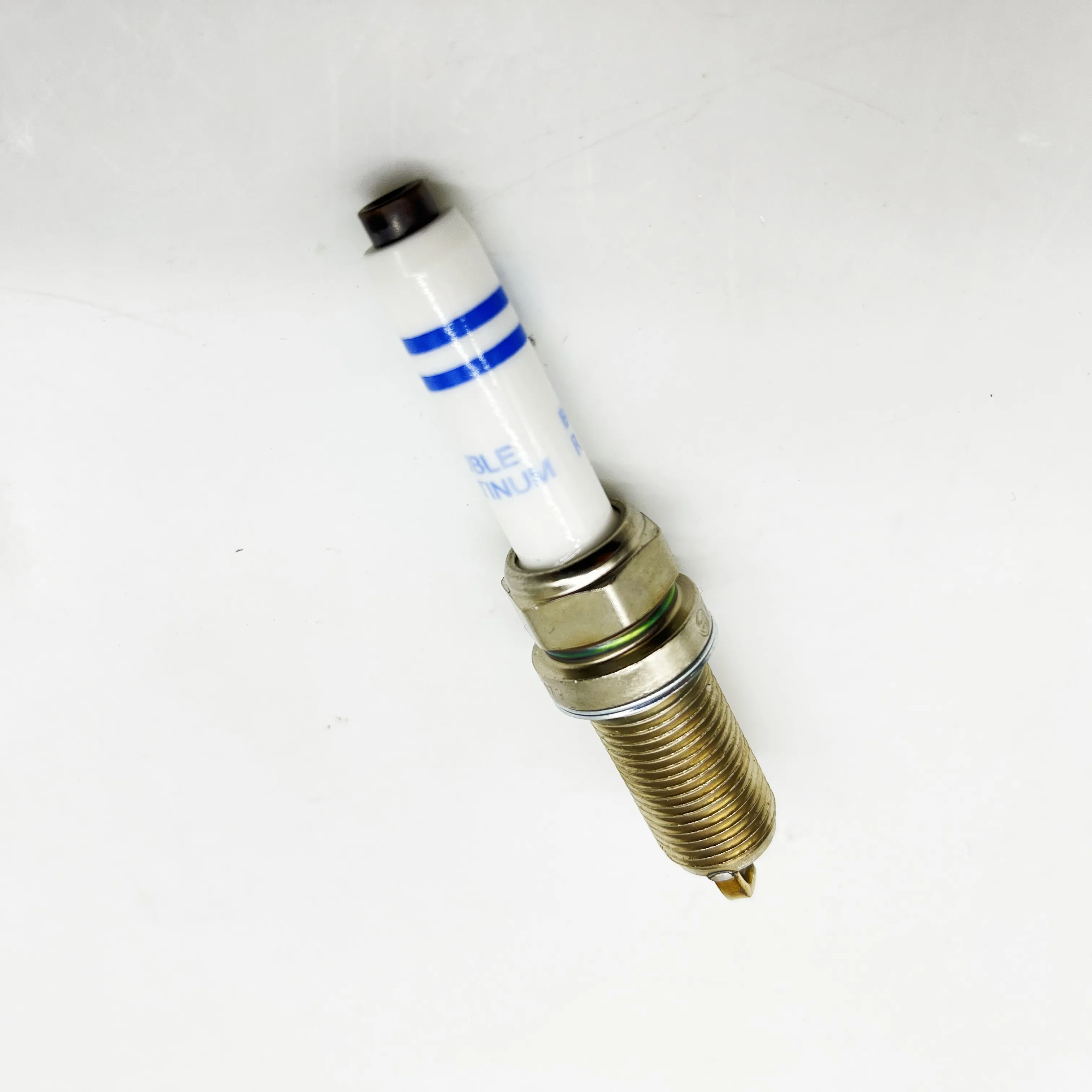 1PCS 06H905611 Iridium Spark Plug For Audi A4 A5 1.8L 2.2L TFSI VW Golf Passat CC Tiguan 06H 905 621 PFR7S8EG