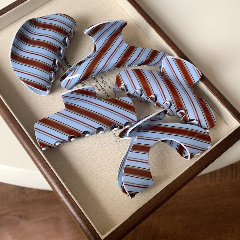 

Ретро-заколка для волос сине-коричневая в полоску, большая, зимняя, массивная, из ацетата, для пучка на затылке, для женщин, элегантная, теплая, нескользящая, не повреждает волосы