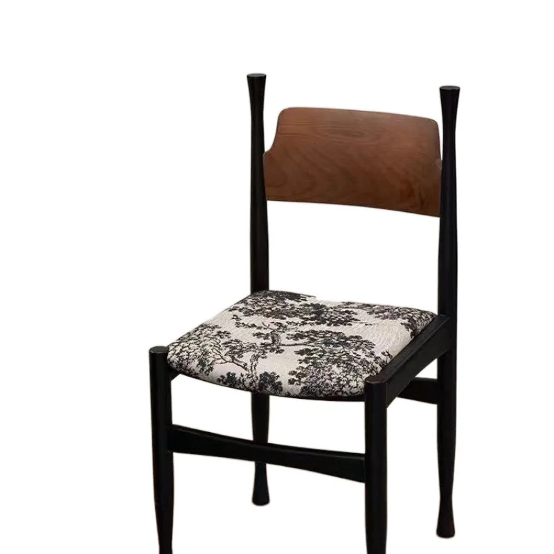 

French light luxury retro dining chair Nordic simple home medieval solid wood crown modern back