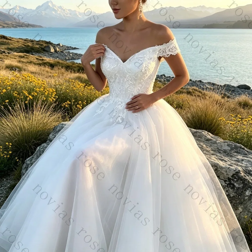 Customized Chiffon Off Shoulder Waist Wedding Dress Lace Applique High-low Fluffy Princess Bridal Gown Suitable for The Beach