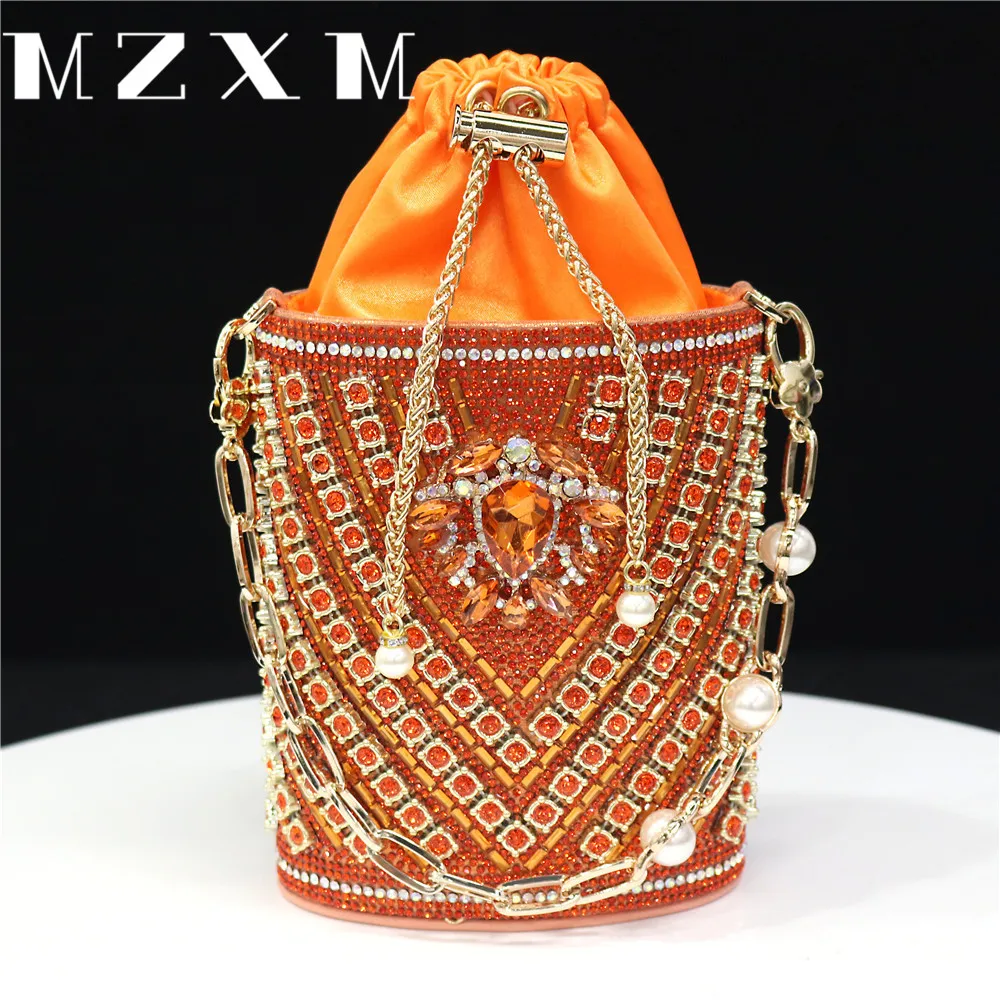 

2024 Fashionable Top Italian Designers Luxury Elegant Clutch Bag Bright Diamond Bowknot Summer Party Solid Color Women's Bags