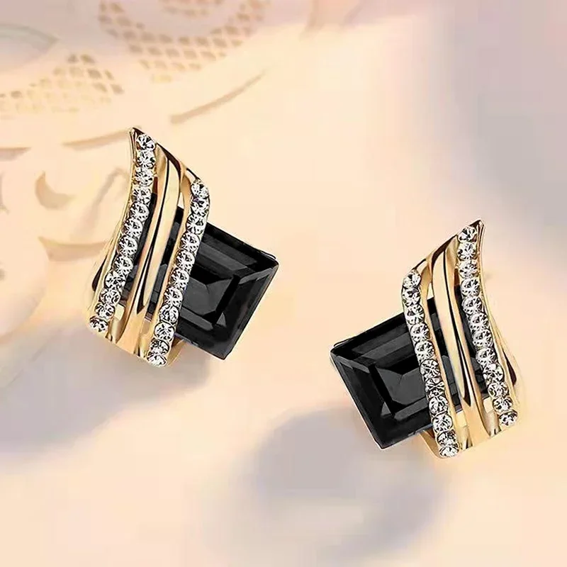 2024 Modern Black Stone Gold Color Stud Earrings for Women Chic Wedding Accessories New Fashion Female Jewelry Drop Shipping