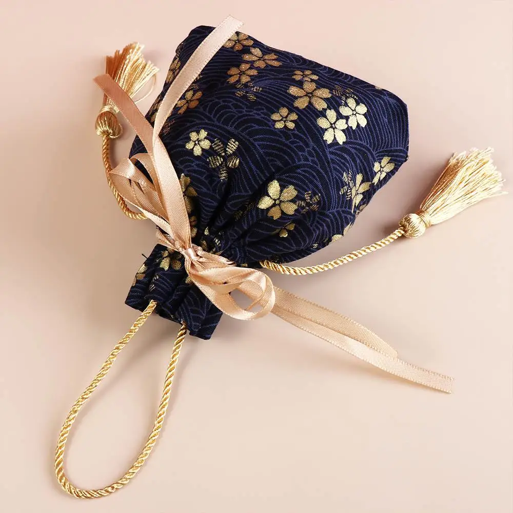 Borsa con coulisse a forma di fiore in tela floreale Sakura Borsa a mano con nappa con fiocco in raso a righe di grande capacità in stile coreano