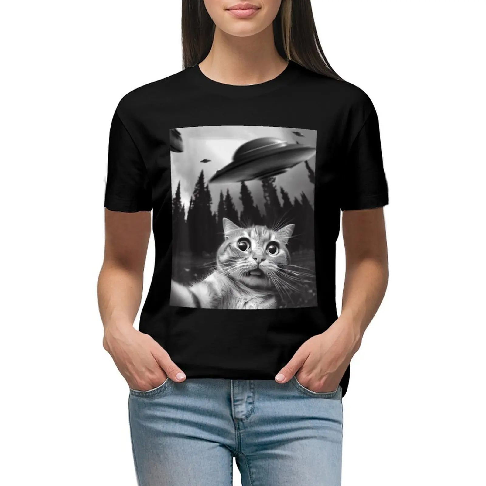 

Funny Cat Selfie with UFOs T-shirt female shirts graphic tees animal print shirt for girls t shirts for Women graphic