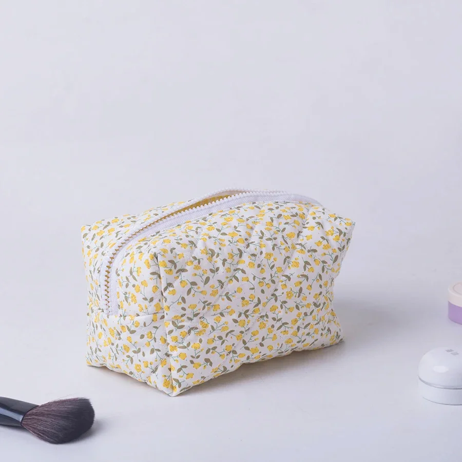 2026 Storage Organizer Floral Puffy Quilted Makeup Bag Flower Printed Cosmetic Pouch Large Travel Cosmetic Bag Makeup Accessory