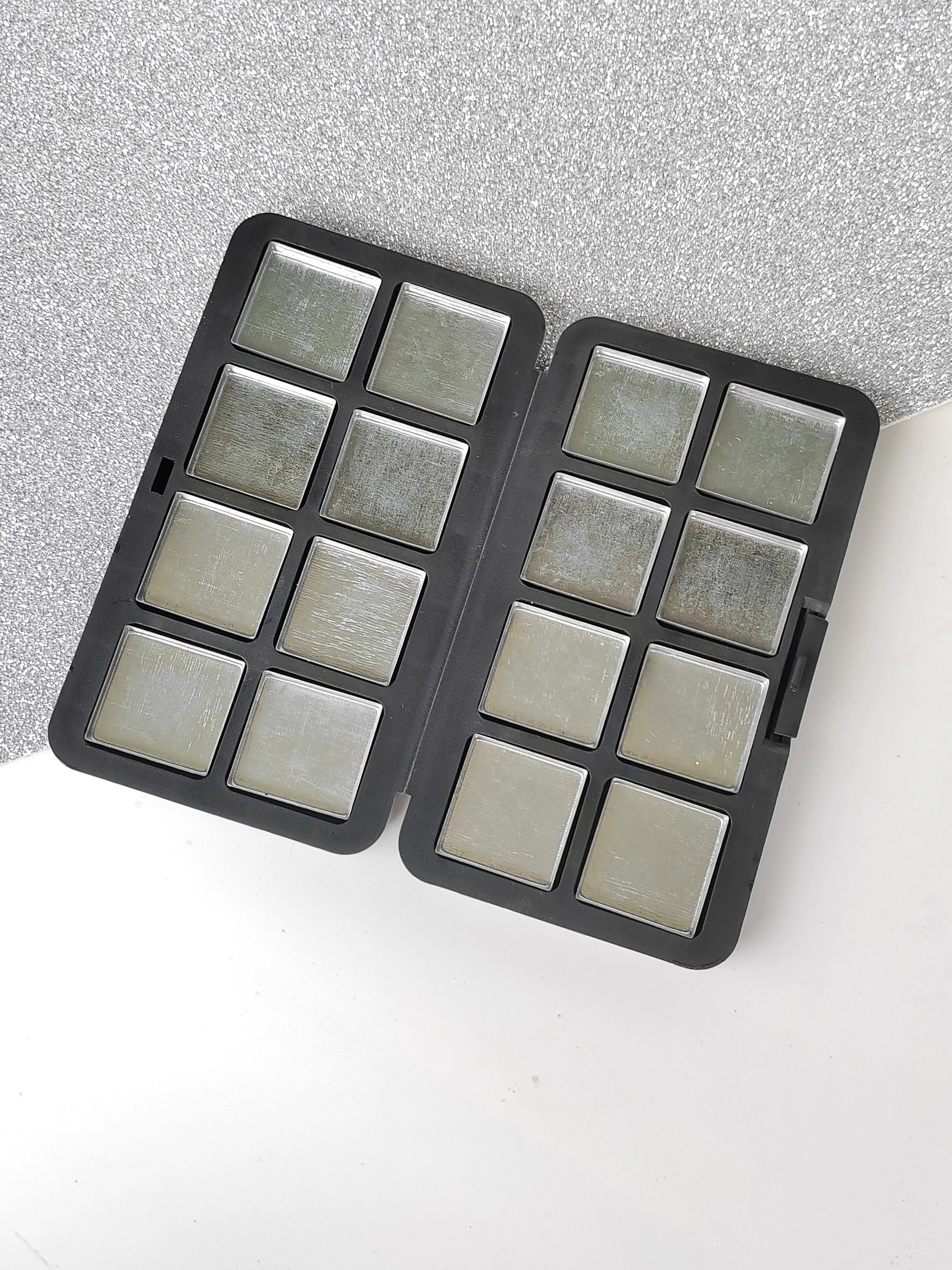 علبة مغناطيسية على الوجهين مكونة من 16 شبكة مع مقالي حديد حاوية معجون مكياج يمكنك صنعها بنفسك لوحة أحمر شفاه خافي عيوب البشرة لفناني المكياج