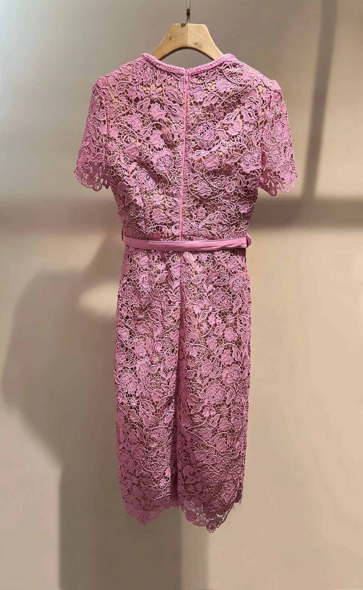 Robe Longue Brodée en Dentelle Rose pour Femme, Col Carré, Double Fleur, Décoration de lèvent en Métal, Robe Midi Droite pour Dame