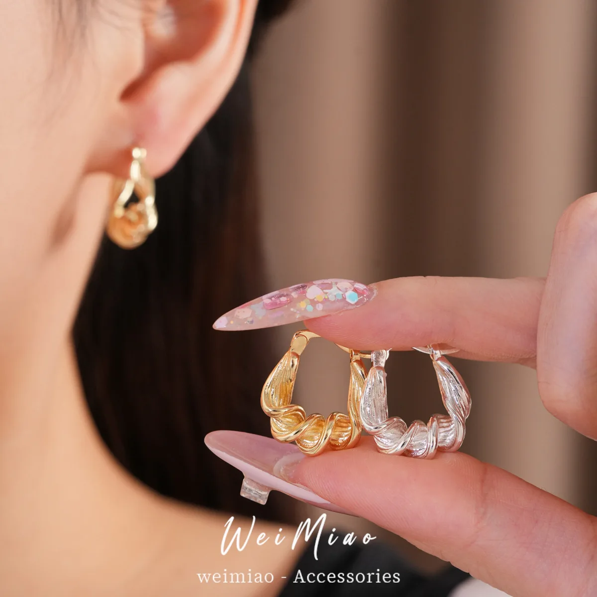 Chic Twisted Rope Chunky Hoop Earrings Vintage Metal Texture Statement Circle Huggie Earrings Women Daily Fashion Jewelry Gift