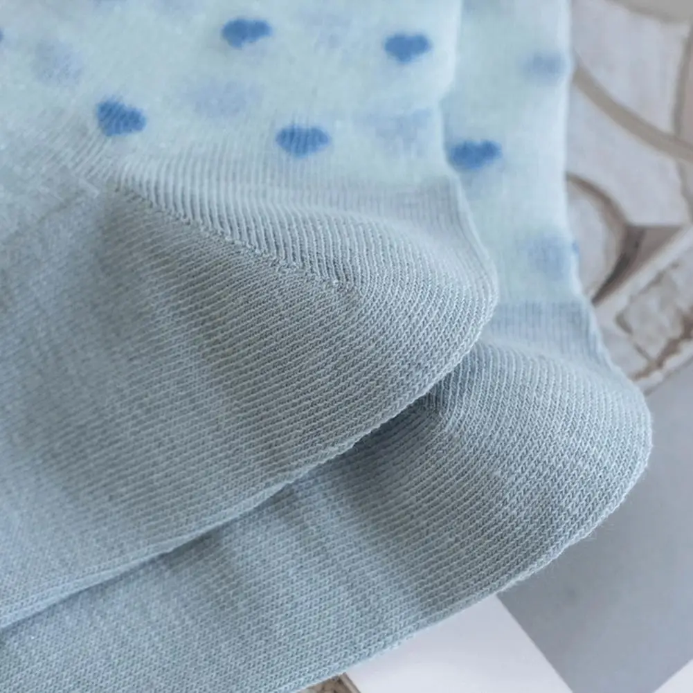 جوارب صيفية رفيعة للغاية ورائعة شفافة من خلال جوارب الكاحل النسائية اليومية مطبوعة على شكل قلب جوارب شفافة شبكية مكشكشة قابلة للتنفس