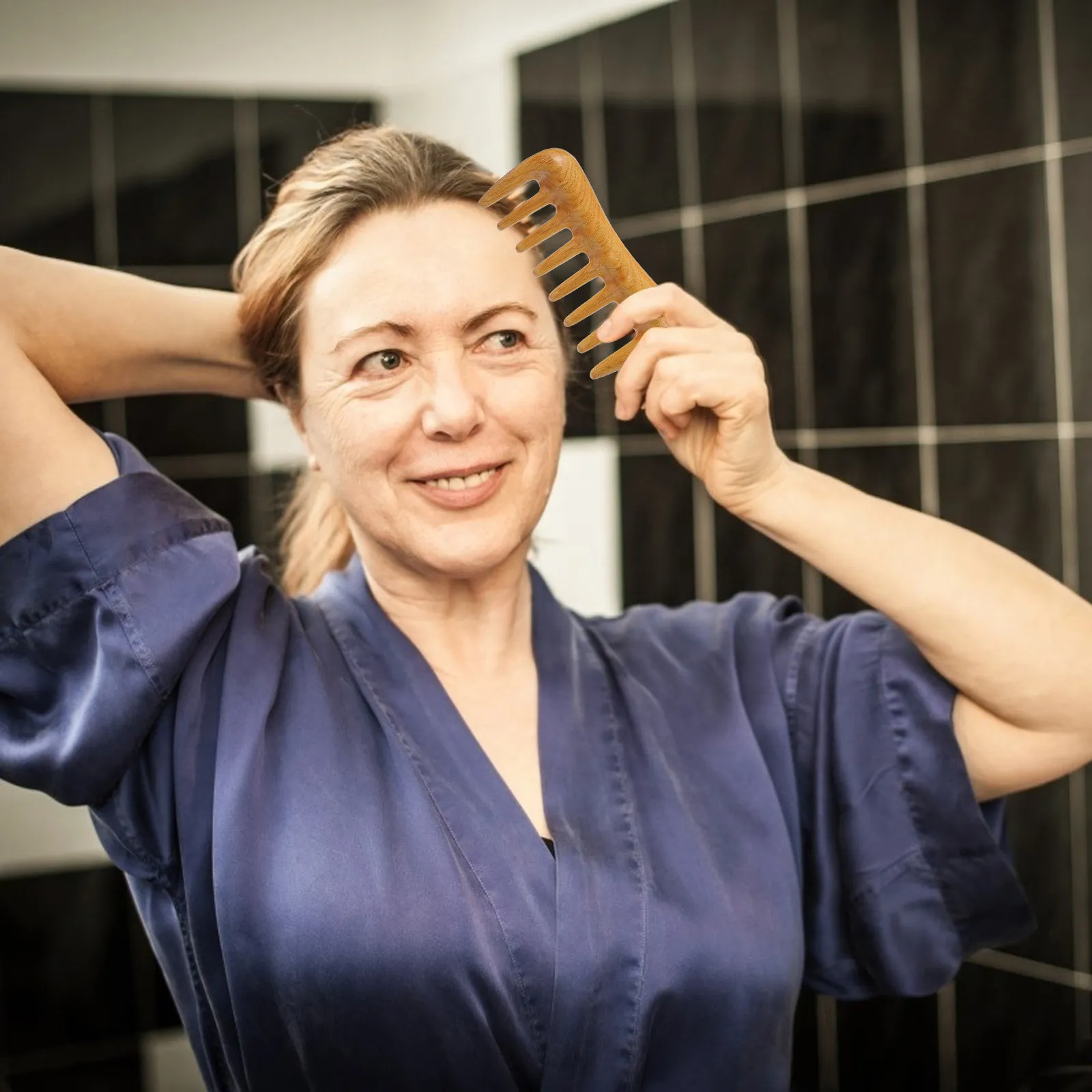 

Ergonomic Wooden Massage Comb Wide Teeth Natural Wood Hairdressing Tool for Scalp Relaxation Hair Styling Salon Home Gift Safe