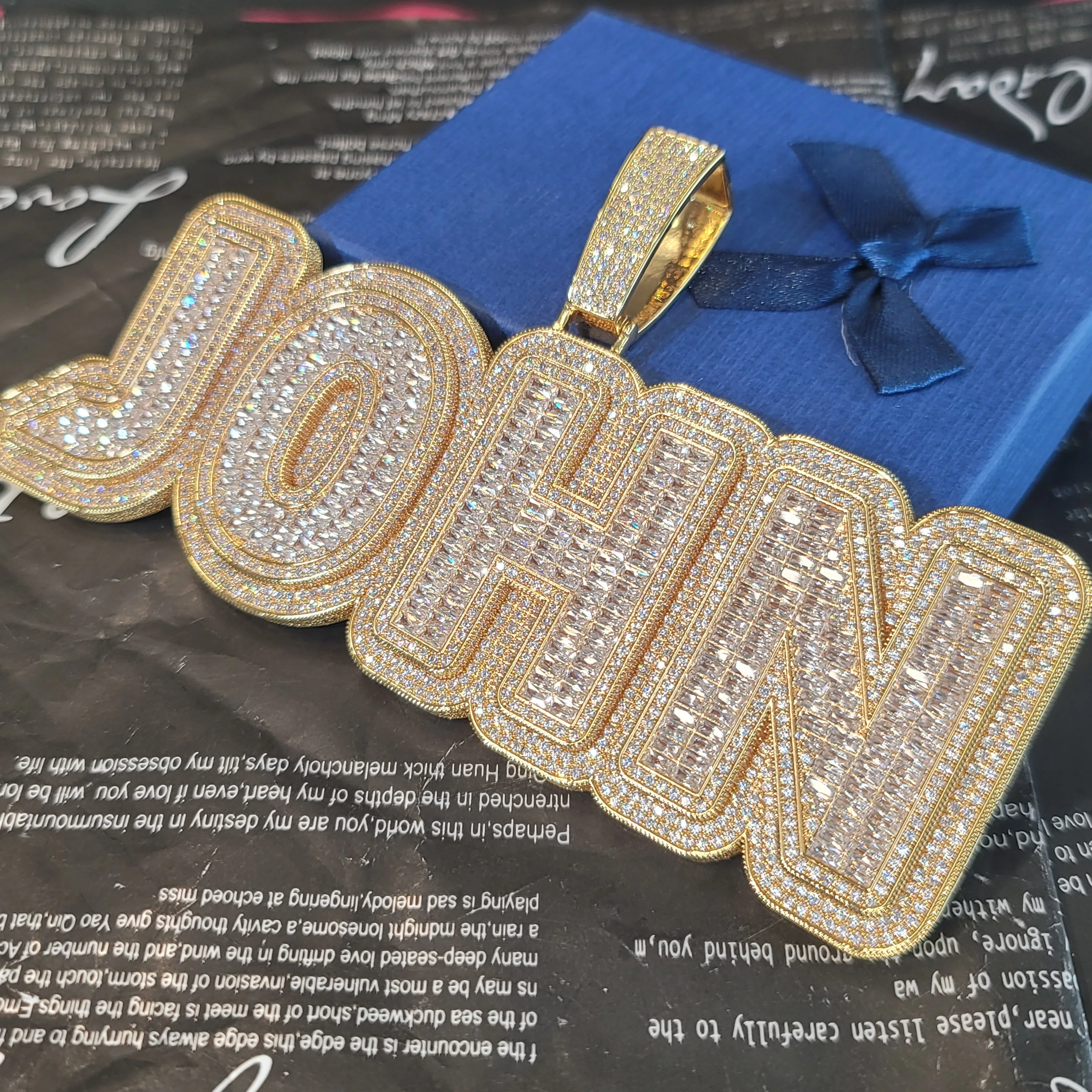 Personalized Diamonds Name Pendant Customize Any Number Letters Necklace One-Piece Smooth Back Nameplate Jewelry Birthday Gifts