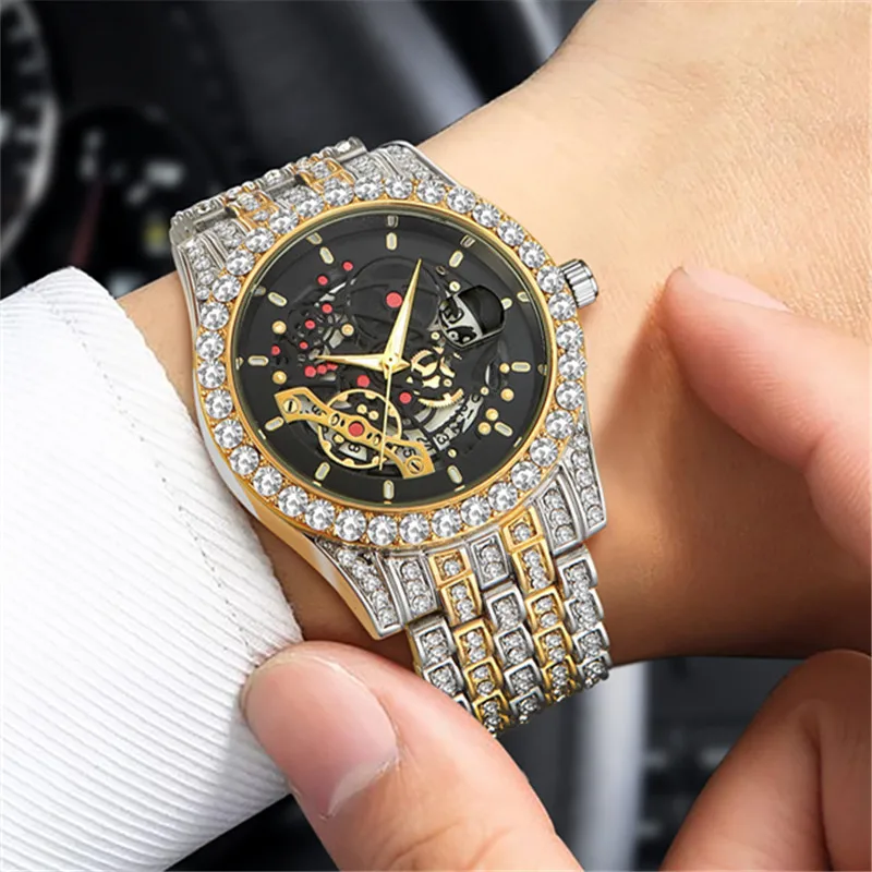 Men Big Brand Skeleton Watches Fashion Alloy Band Luxury Diamond Golden Date Quartz Vintage Watch Montres de Marque de Luxe 2024