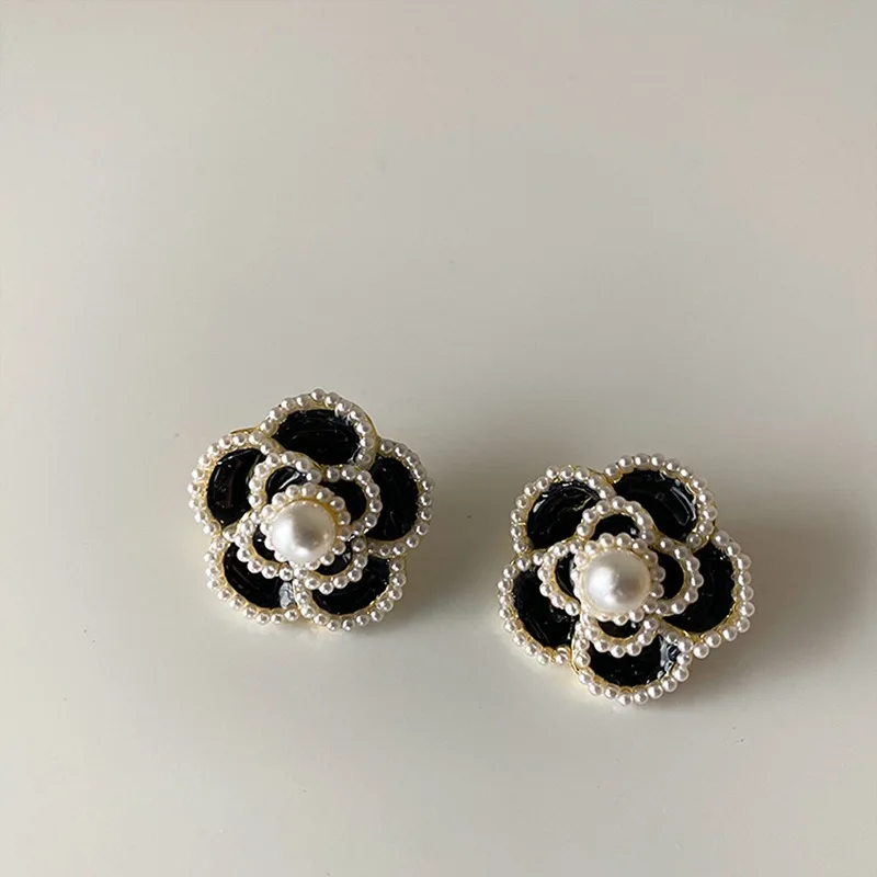 Camellia Flower Pearl Enamel Clip on Earrings Retro Flower Female High Grade Cuff Earrings Lightweight Luxury Ear Clip Earrings view 3