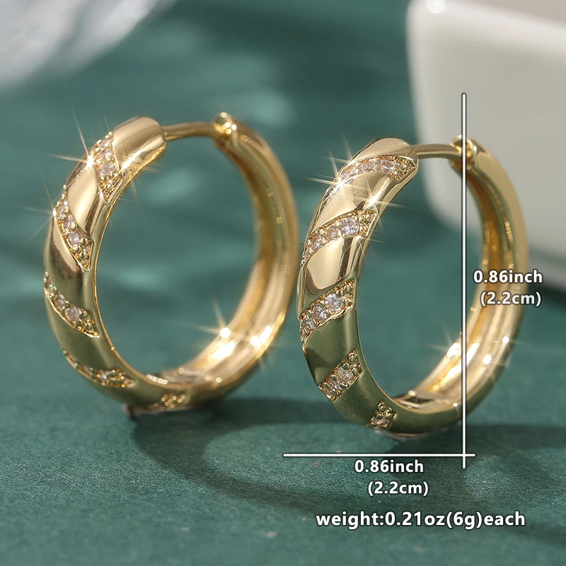 جديد كلاسيكي KC ذهبي اللون جولة العصرية الاصطناعية الأبيض مكعب زركونيا المشاركة حفل زفاف هوب أقراط للنساء مجوهرات