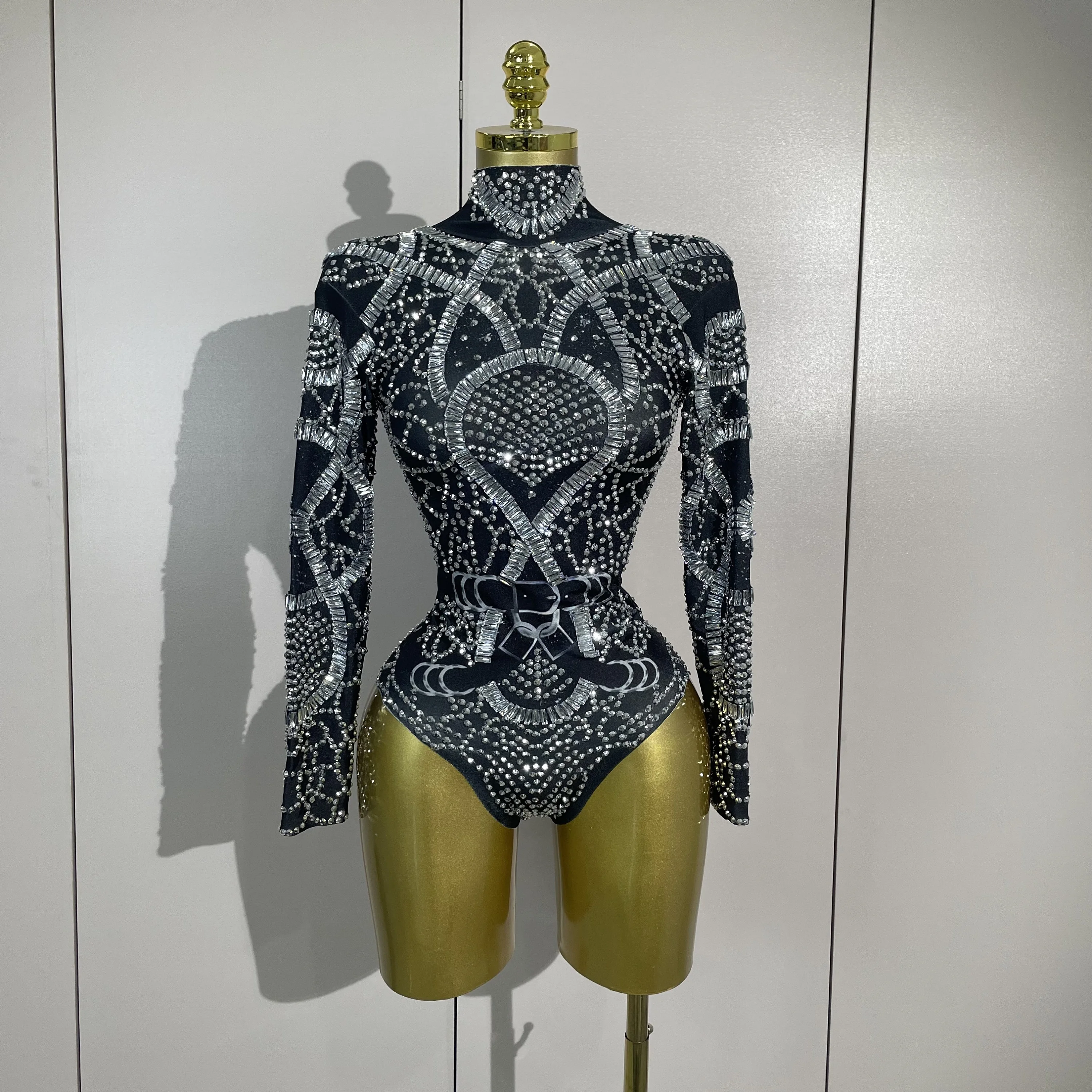 

Сексуальный блестящий боди из спандекса с длинными рукавами и стразами для вечерних мероприятий, дней рождения, ночных клубов, выступлений диджеев на сцене