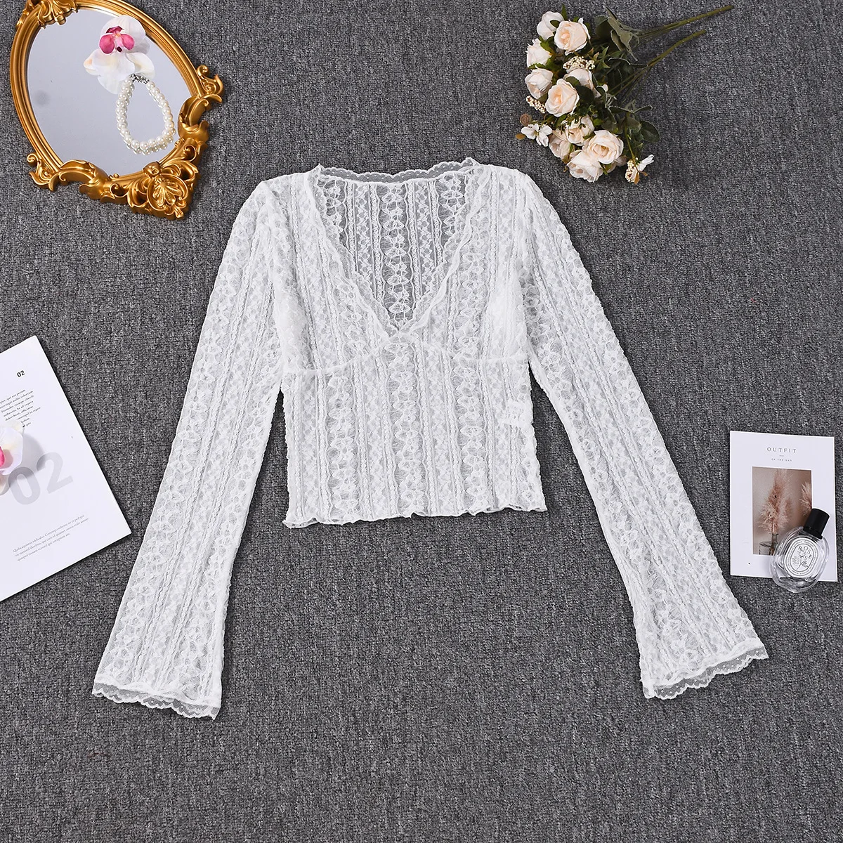 여성 패션: 시스루 레이스 하프 브이넥 벨 슬리브 블라우스 긴 소매 - 섹시